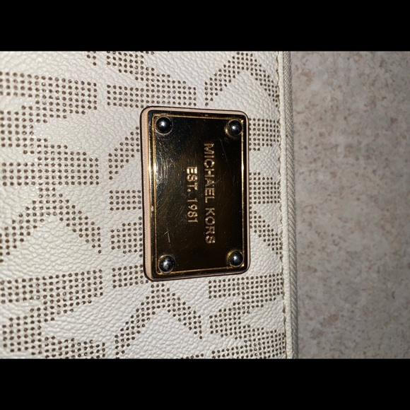 Michael Kors Wallet - Picture 5 of 7